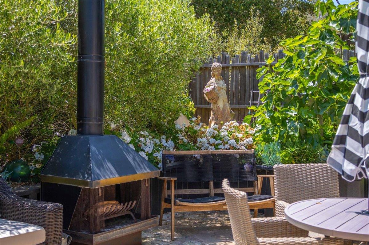 Detail Gallery Image 16 of 61 For 630 Terry St, Monterey,  CA 93940 - 3 Beds | 2 Baths