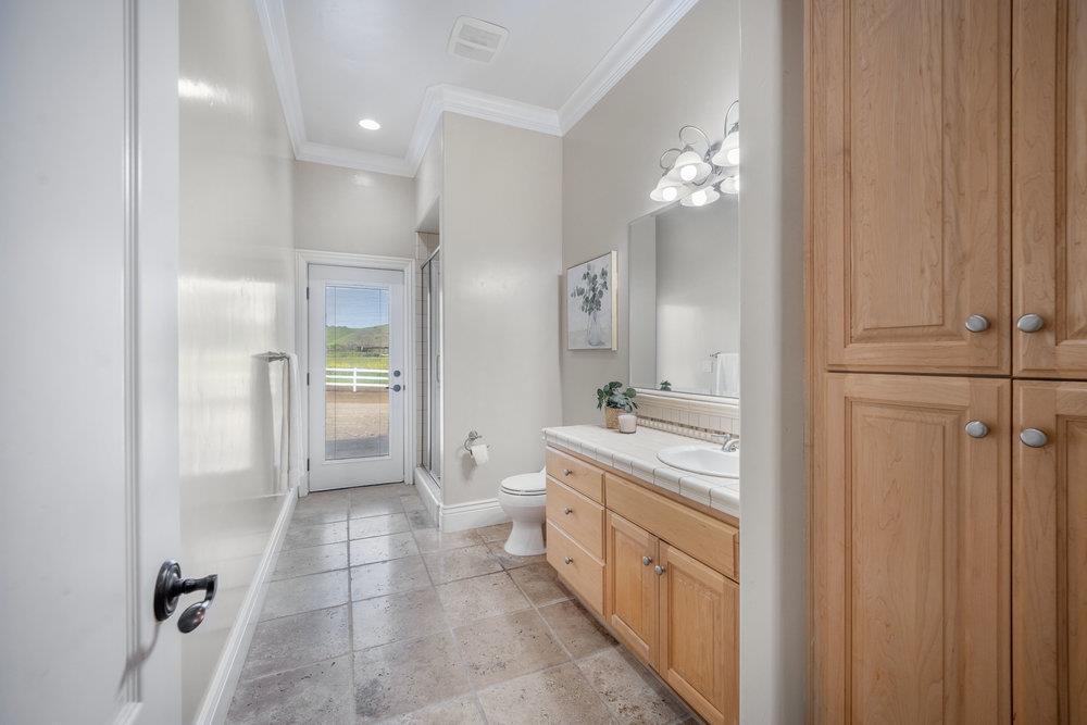 Detail Gallery Image 29 of 41 For 11775 Turlock Ave, San Martin,  CA 95046 - 5 Beds | 4/1 Baths