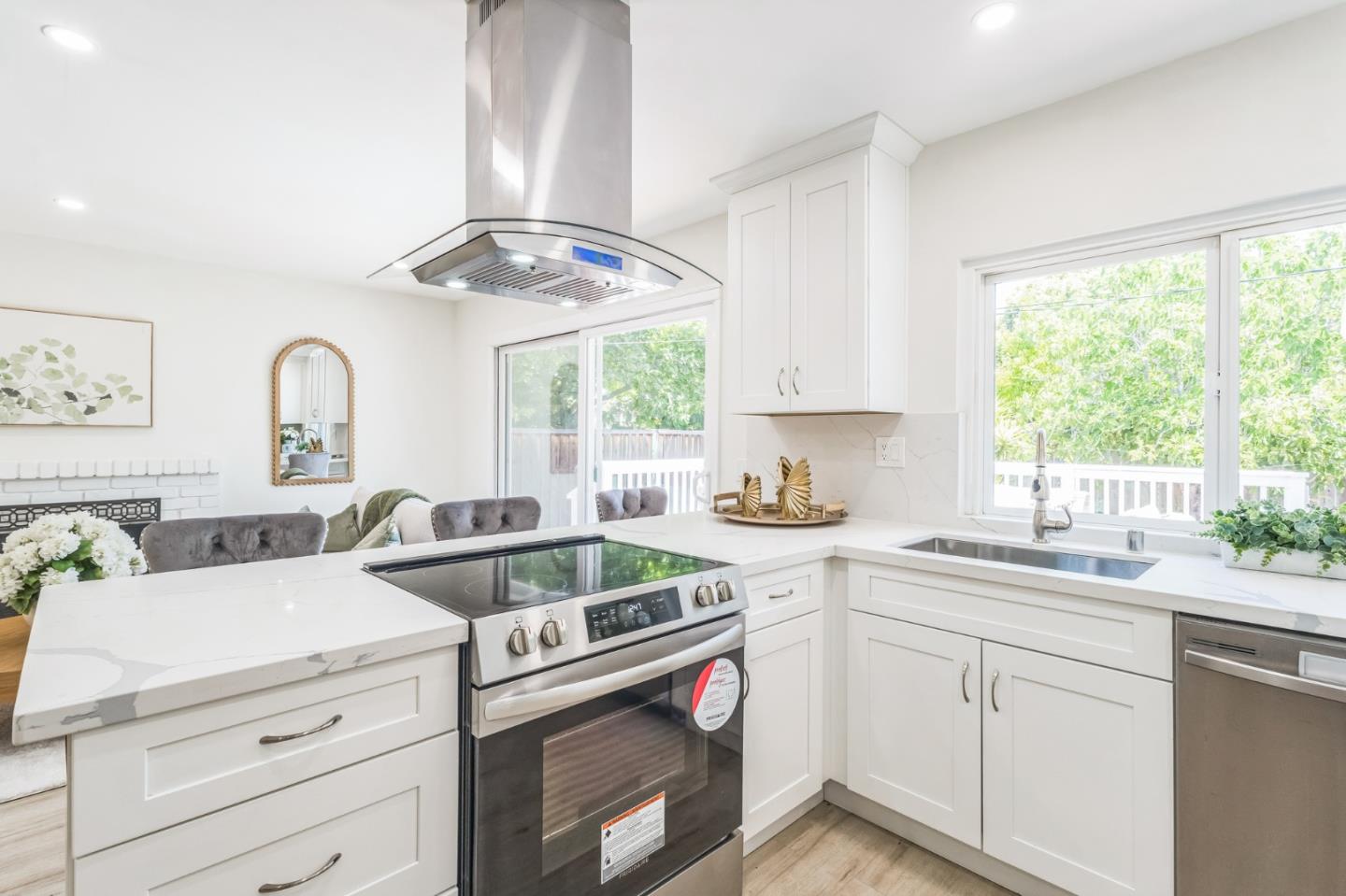 Detail Gallery Image 12 of 33 For 5726 San Lorenzo Dr, San Jose,  CA 95123 - 4 Beds | 2 Baths