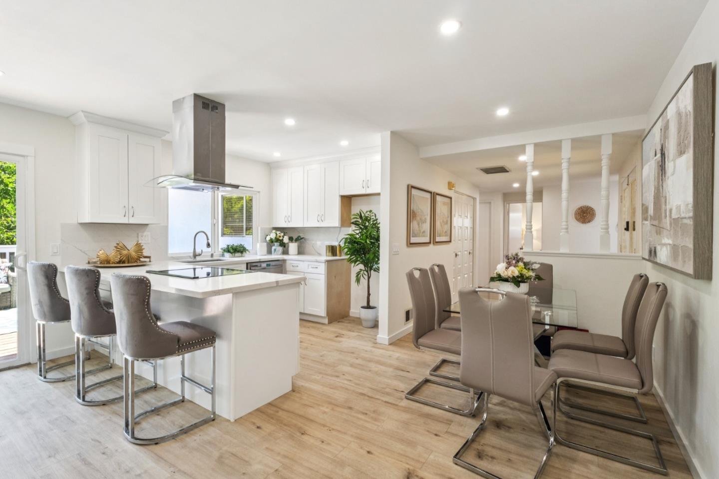 Detail Gallery Image 13 of 33 For 5726 San Lorenzo Dr, San Jose,  CA 95123 - 4 Beds | 2 Baths