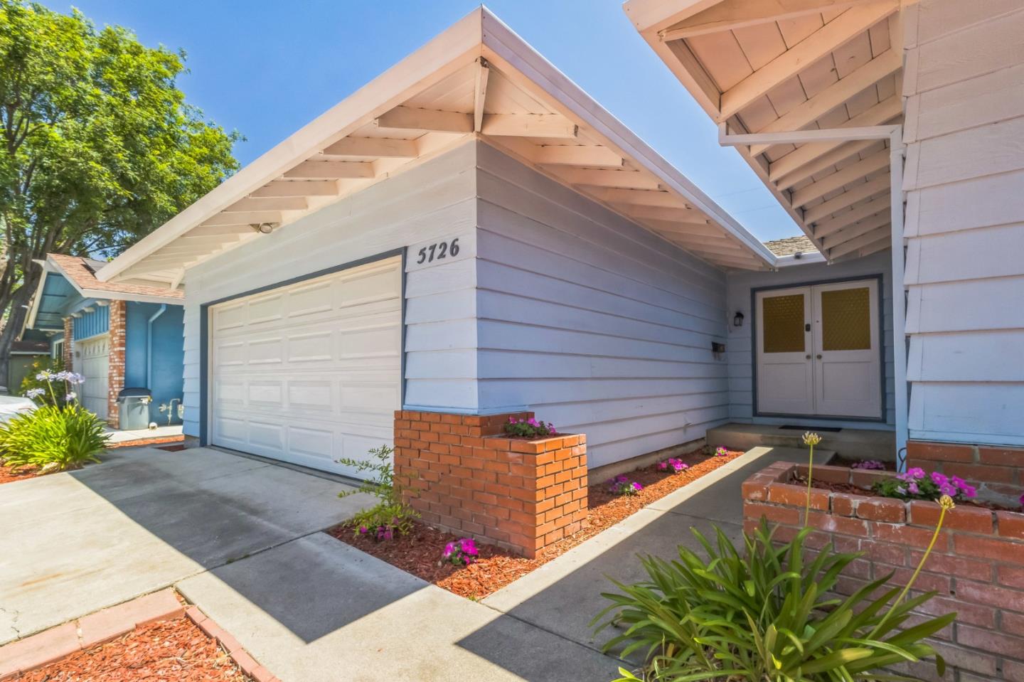 Detail Gallery Image 4 of 33 For 5726 San Lorenzo Dr, San Jose,  CA 95123 - 4 Beds | 2 Baths
