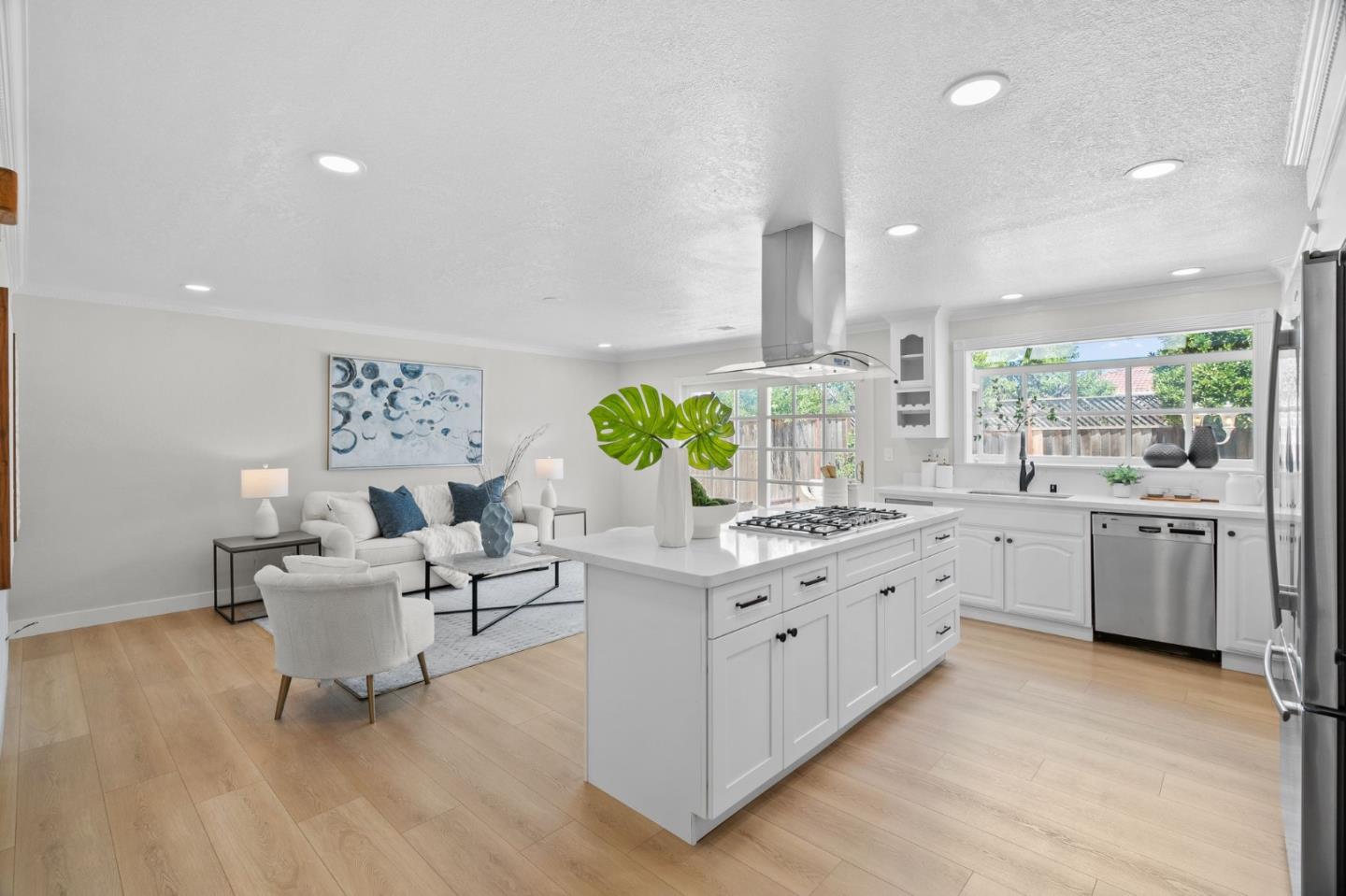 Detail Gallery Image 7 of 28 For 2923 Helmsley Dr, San Jose,  CA 95132 - 4 Beds | 2 Baths