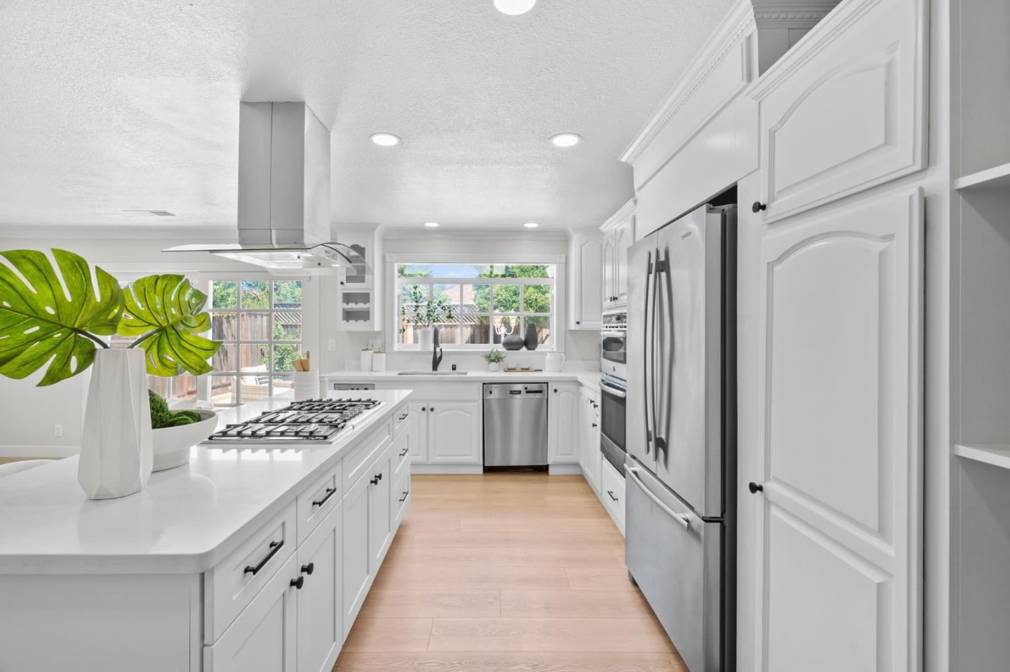 Detail Gallery Image 8 of 28 For 2923 Helmsley Dr, San Jose,  CA 95132 - 4 Beds | 2 Baths