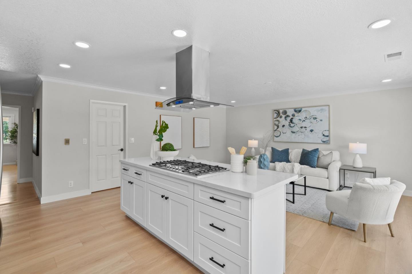 Detail Gallery Image 9 of 28 For 2923 Helmsley Dr, San Jose,  CA 95132 - 4 Beds | 2 Baths