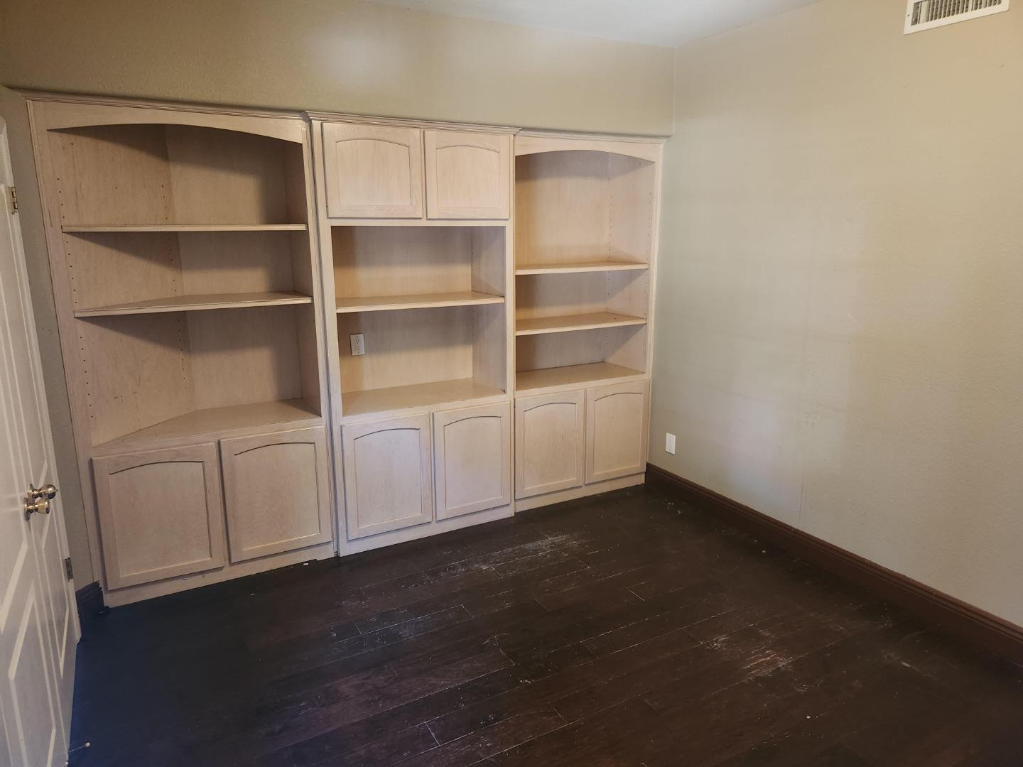 Detail Gallery Image 11 of 14 For 9063 N. Woodrow, Fresno,  CA 93720 - 3 Beds | 3 Baths