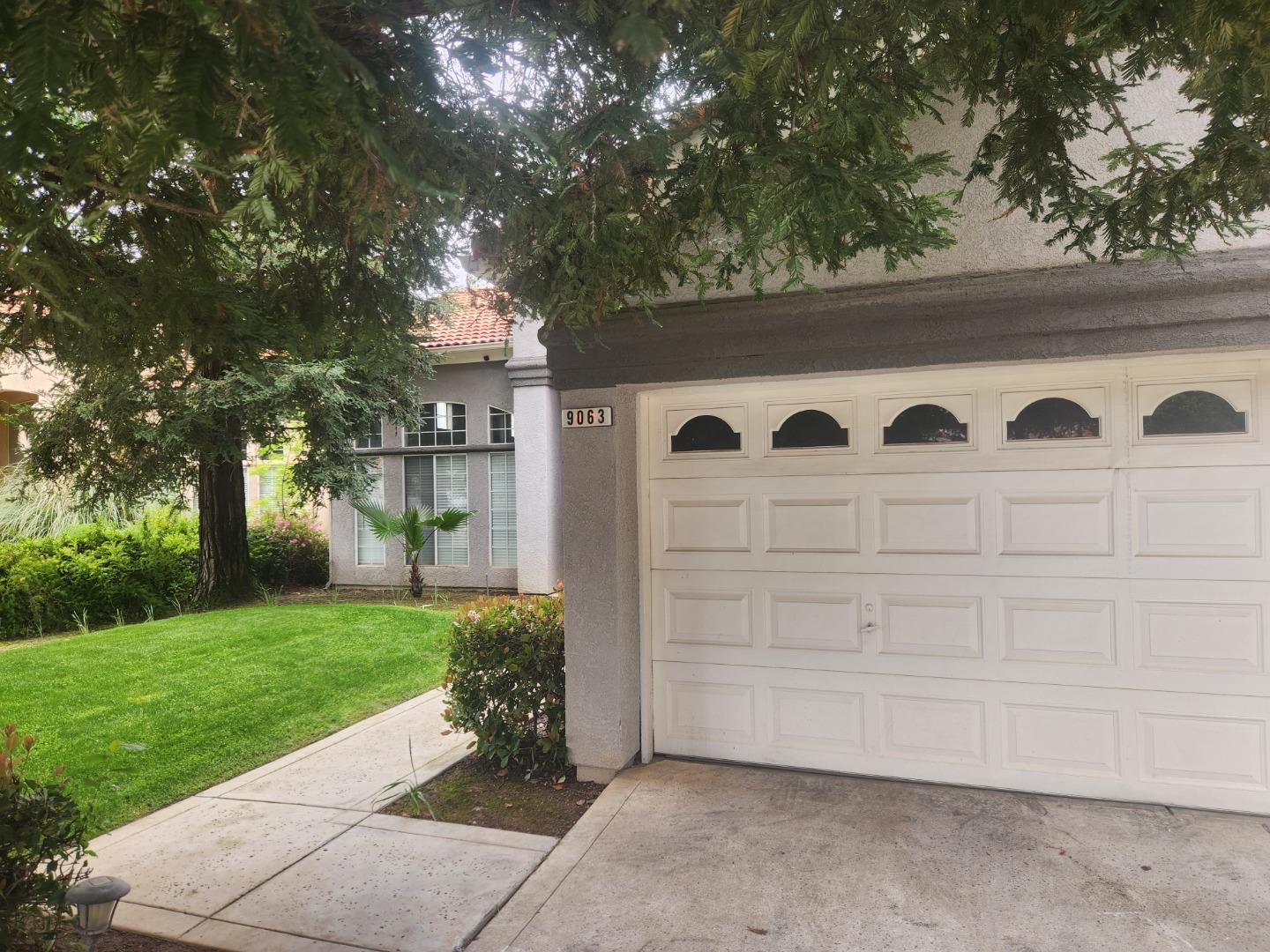 Detail Gallery Image 5 of 14 For 9063 N. Woodrow, Fresno,  CA 93720 - 3 Beds | 3 Baths