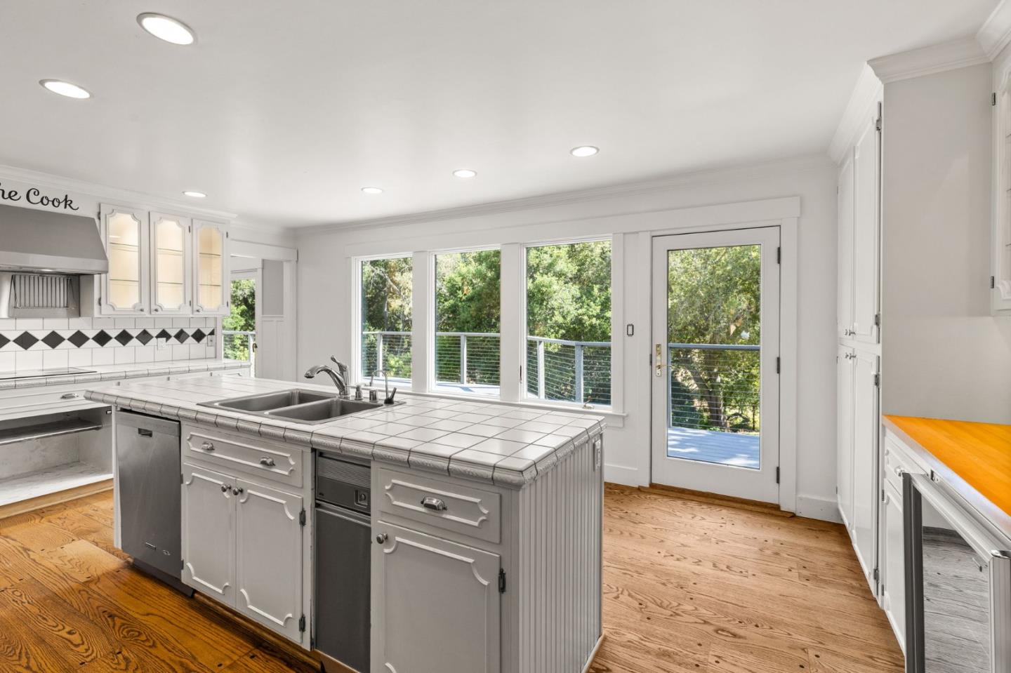 Detail Gallery Image 17 of 39 For 14231 Short Hill Ct, Saratoga,  CA 95070 - 4 Beds | 3 Baths