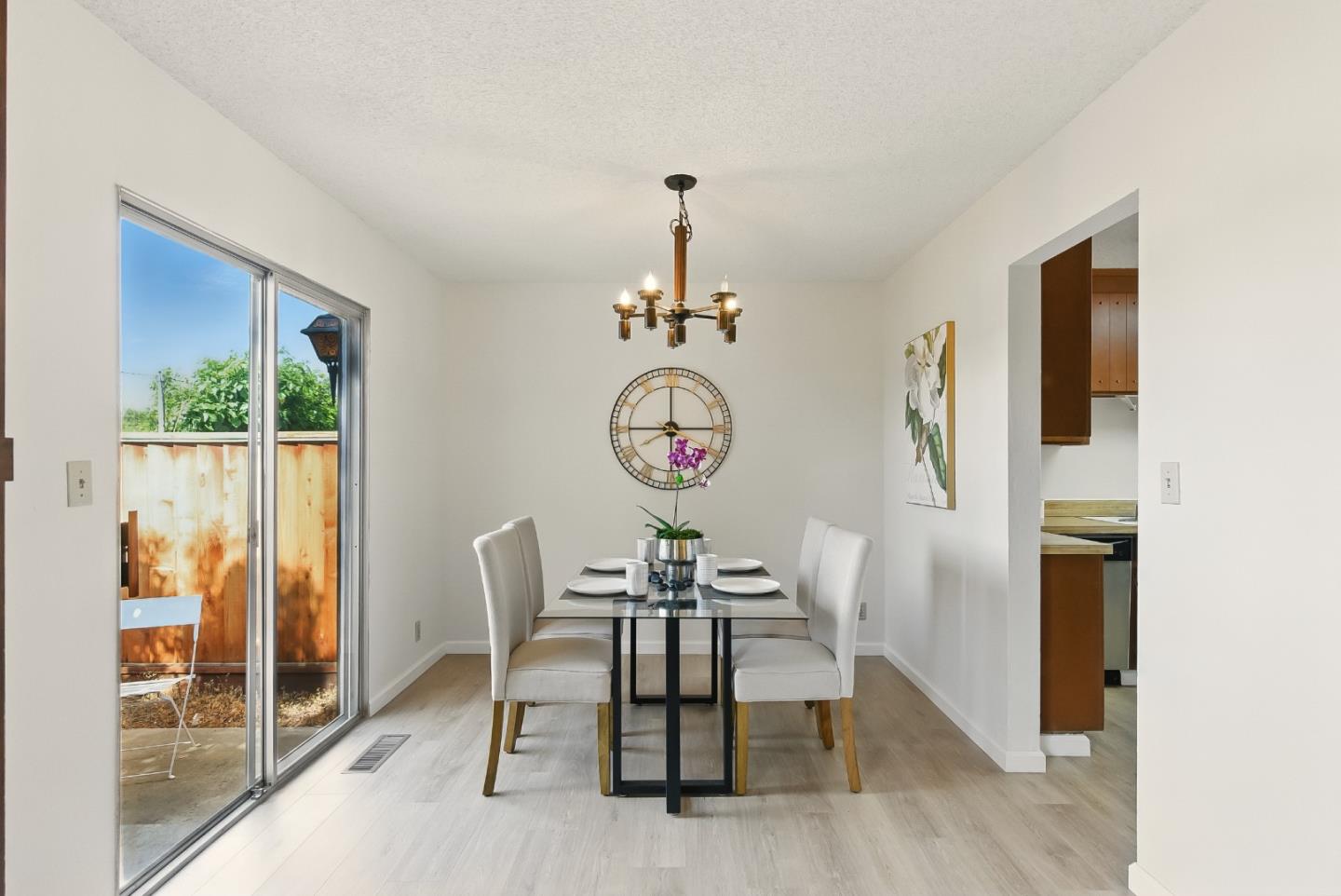Detail Gallery Image 13 of 36 For 1030 Castleton Ter #F,  Sunnyvale,  CA 94087 - 3 Beds | 2/1 Baths