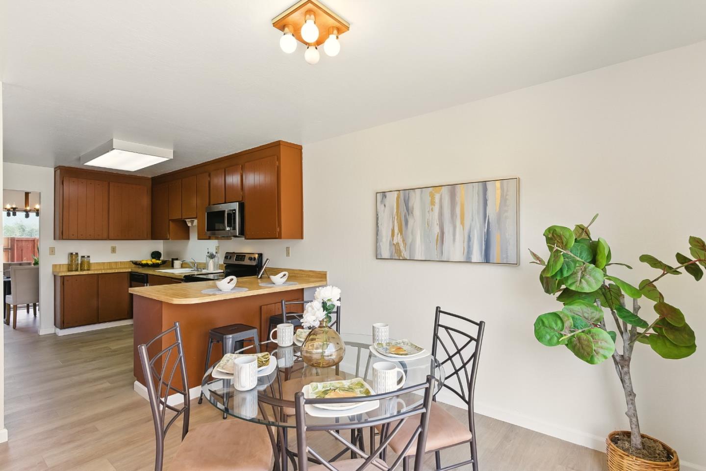 Detail Gallery Image 16 of 36 For 1030 Castleton Ter #F,  Sunnyvale,  CA 94087 - 3 Beds | 2/1 Baths