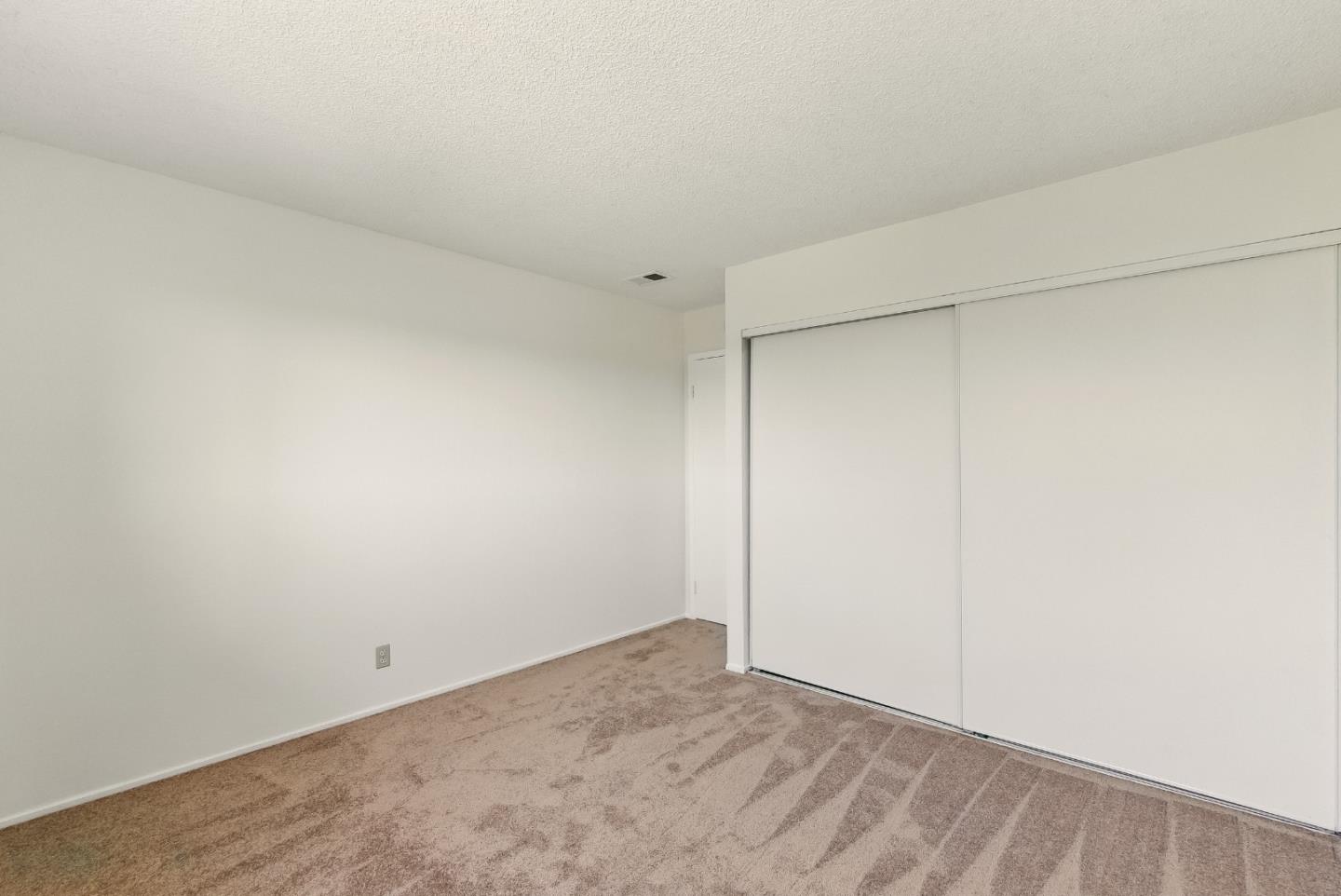 Detail Gallery Image 27 of 36 For 1030 Castleton Ter #F,  Sunnyvale,  CA 94087 - 3 Beds | 2/1 Baths
