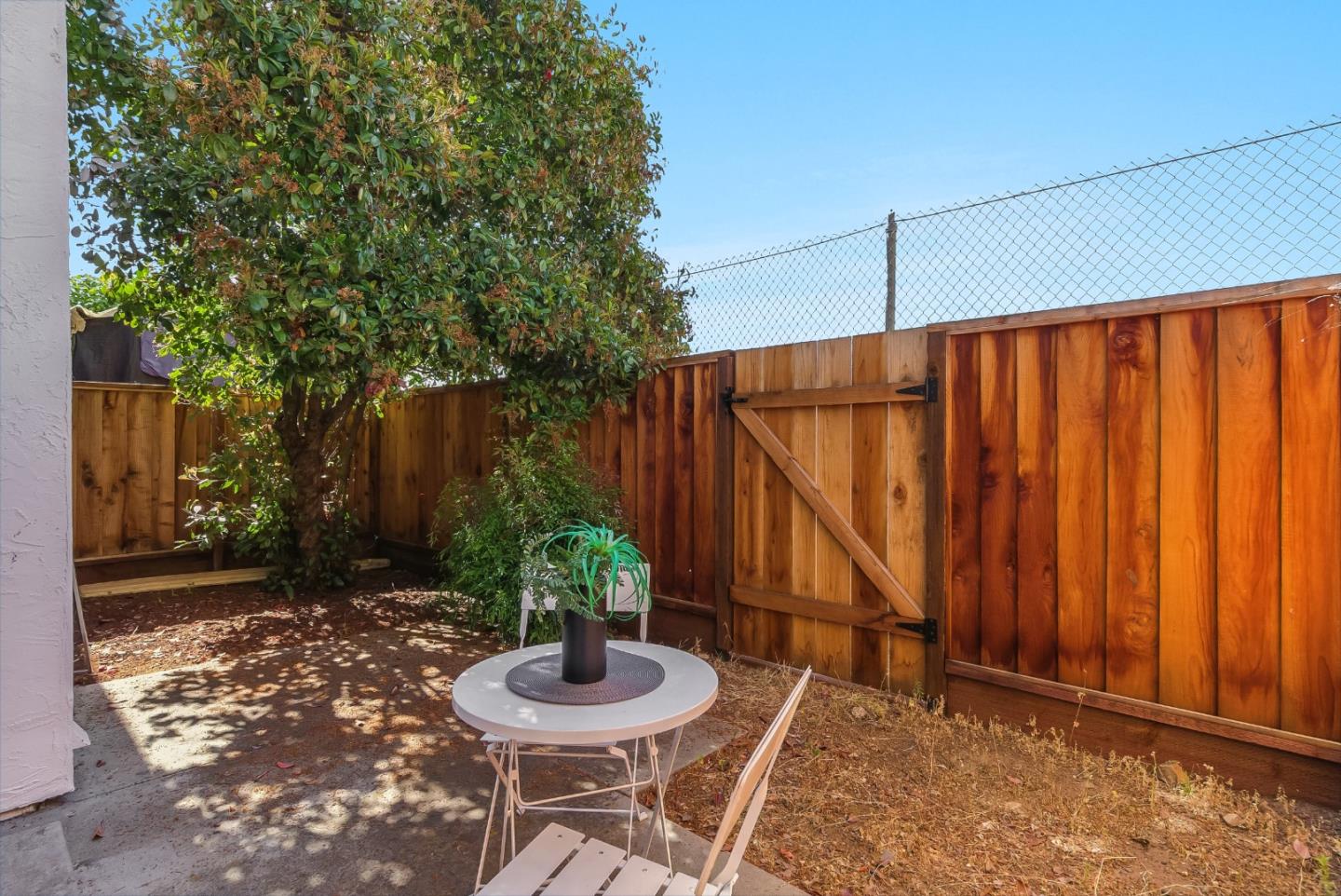 Detail Gallery Image 31 of 36 For 1030 Castleton Ter #F,  Sunnyvale,  CA 94087 - 3 Beds | 2/1 Baths
