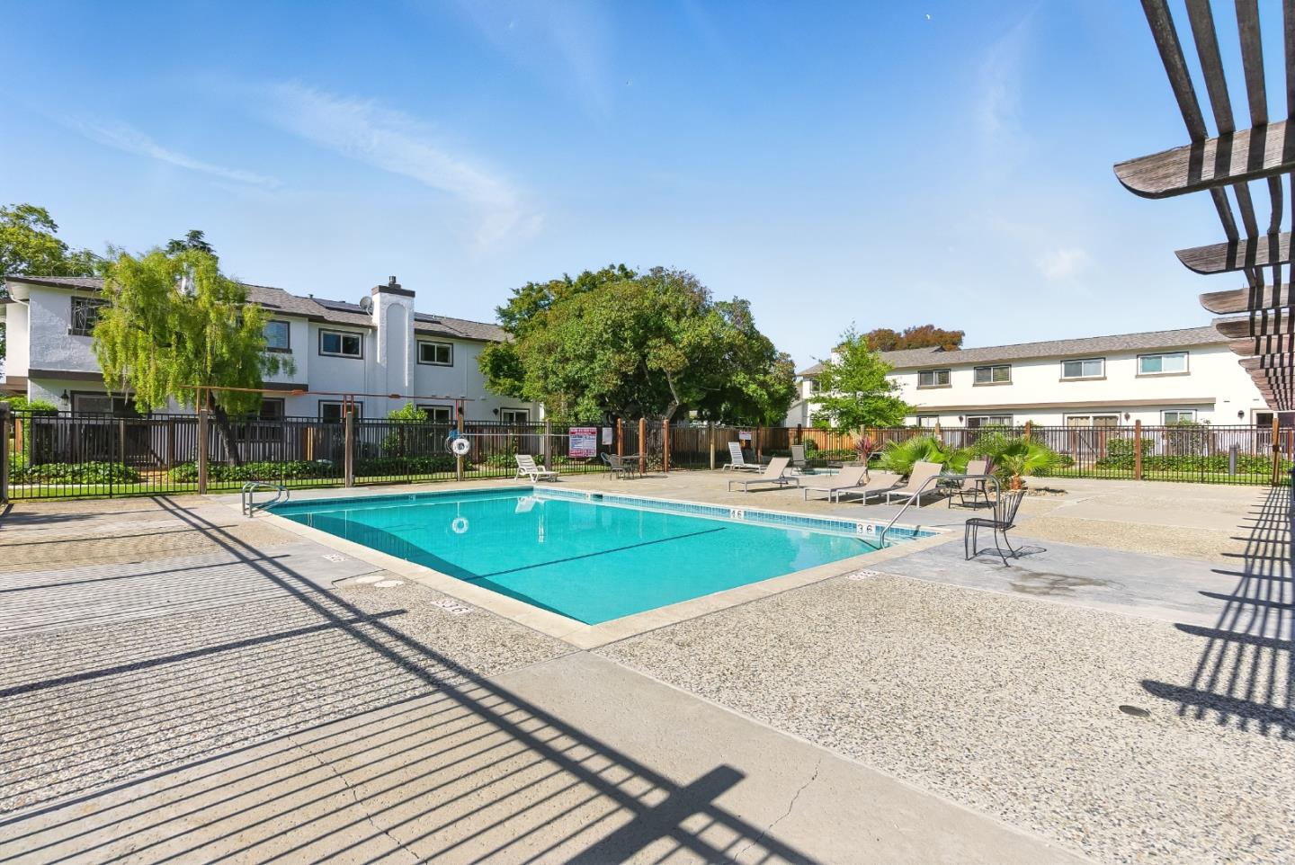 Detail Gallery Image 33 of 36 For 1030 Castleton Ter #F,  Sunnyvale,  CA 94087 - 3 Beds | 2/1 Baths