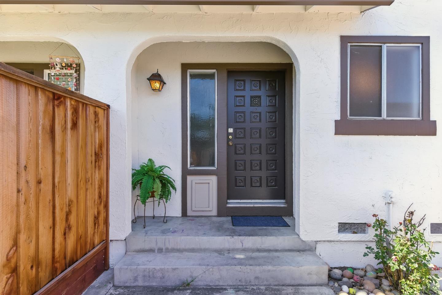 Detail Gallery Image 5 of 36 For 1030 Castleton Ter #F,  Sunnyvale,  CA 94087 - 3 Beds | 2/1 Baths