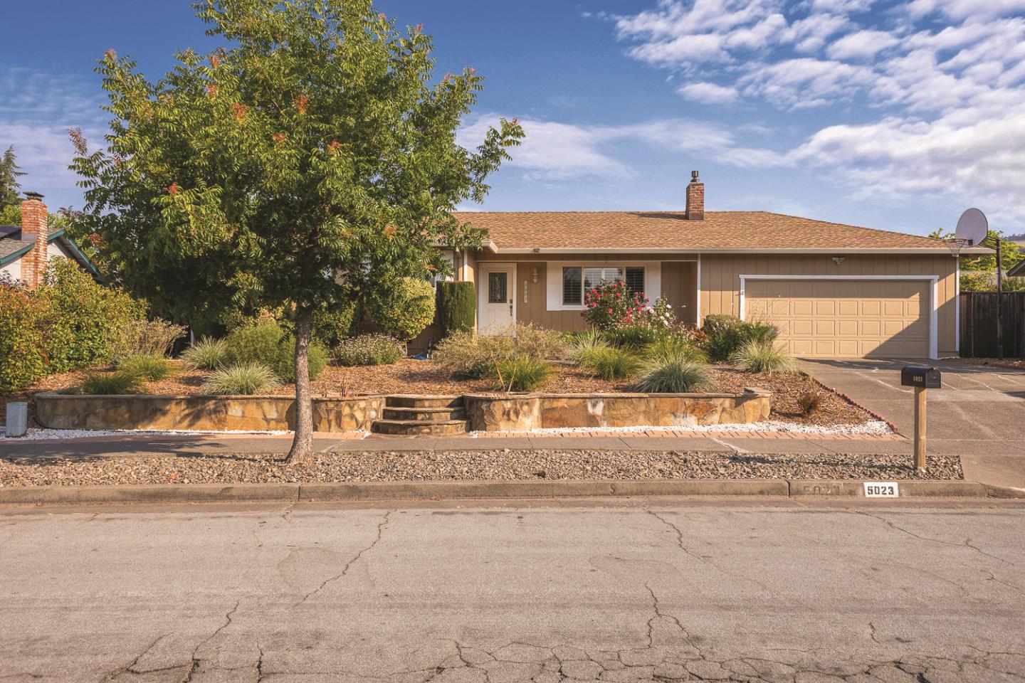 Detail Gallery Image 2 of 26 For 5023 Rick Dr, Santa Rosa,  CA 95409 - 3 Beds | 2 Baths