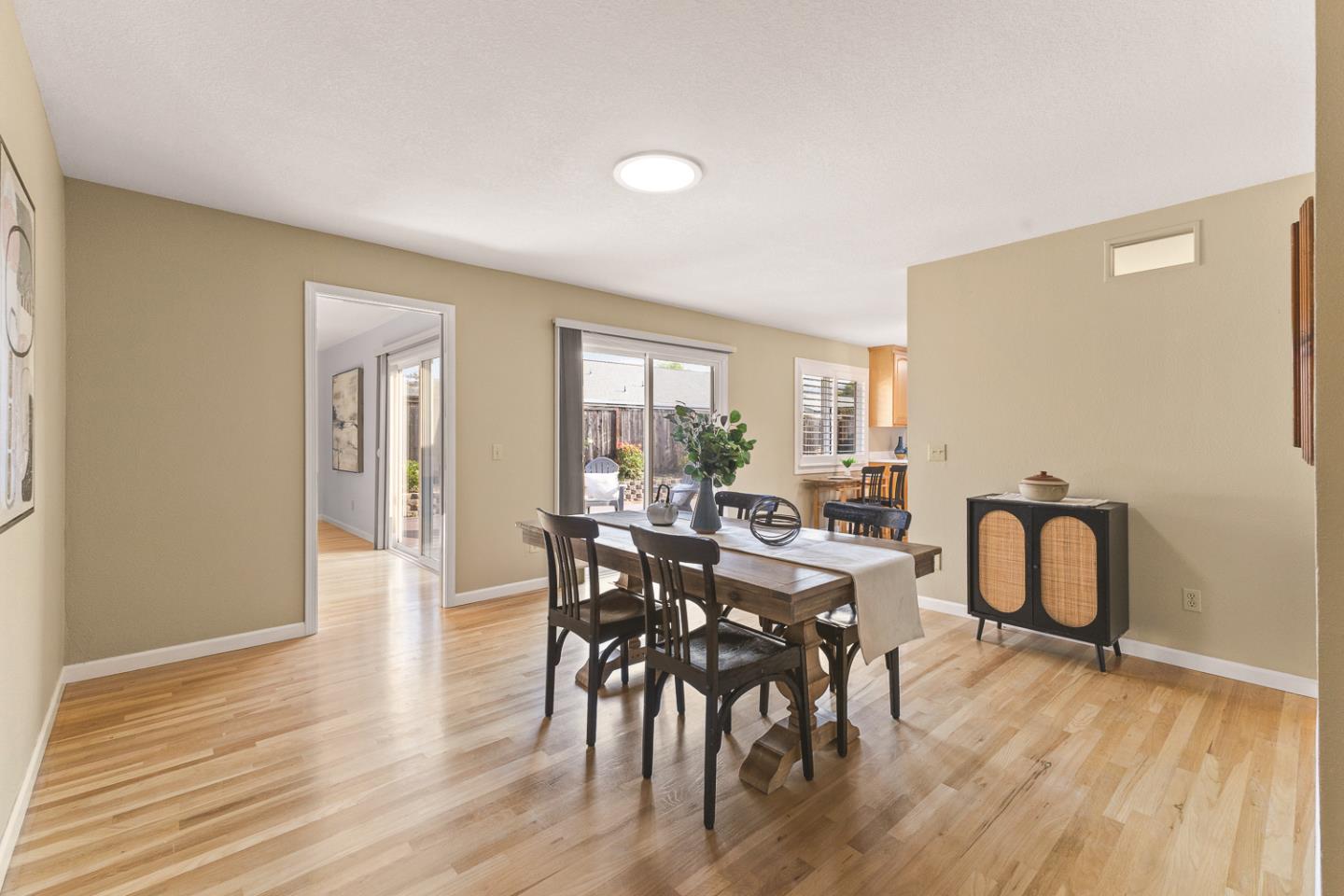 Detail Gallery Image 8 of 26 For 5023 Rick Dr, Santa Rosa,  CA 95409 - 3 Beds | 2 Baths