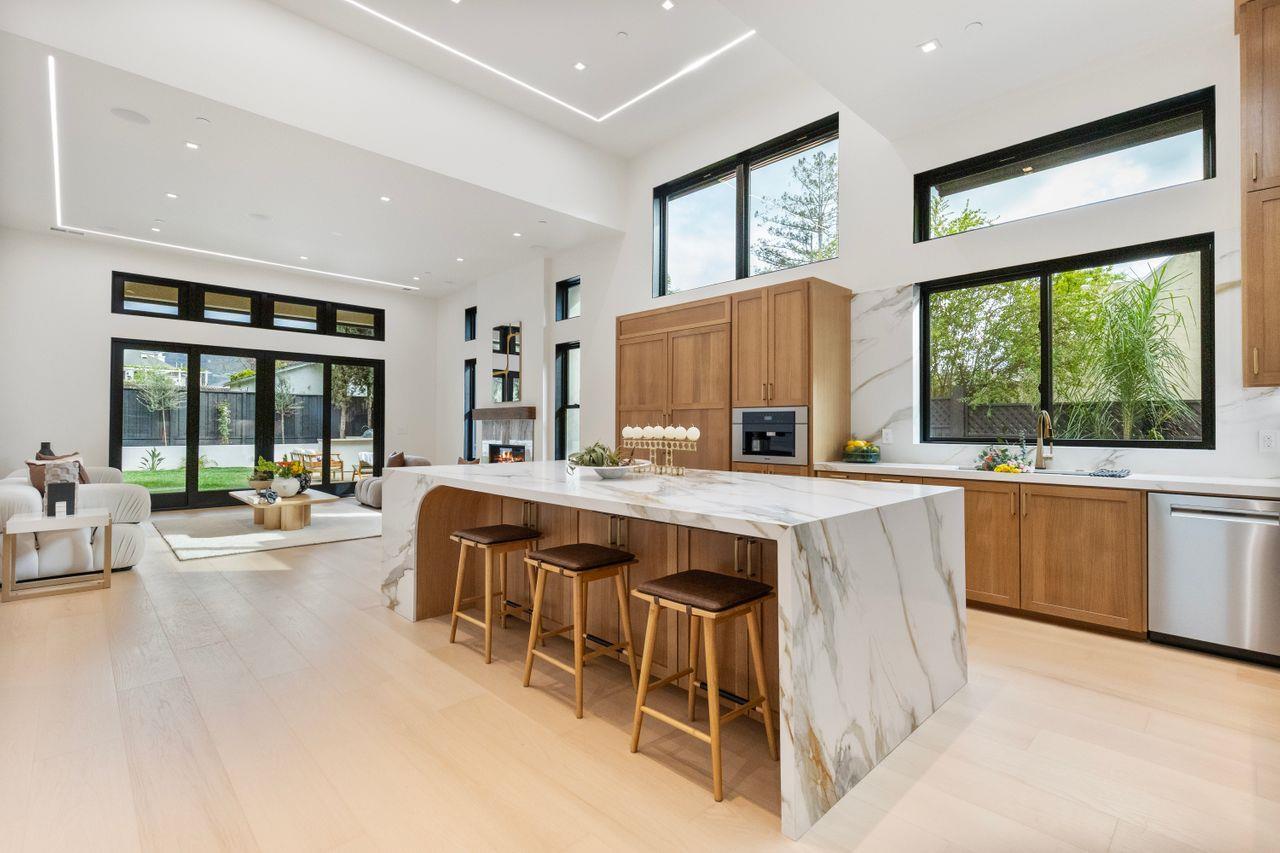 Detail Gallery Image 12 of 86 For 16108 Mays Ave, Monte Sereno,  CA 95030 - 7 Beds | 8/2 Baths