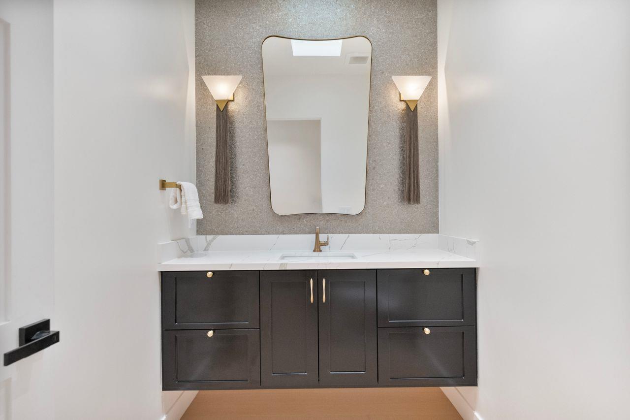 Detail Gallery Image 16 of 86 For 16108 Mays Ave, Monte Sereno,  CA 95030 - 7 Beds | 8/2 Baths