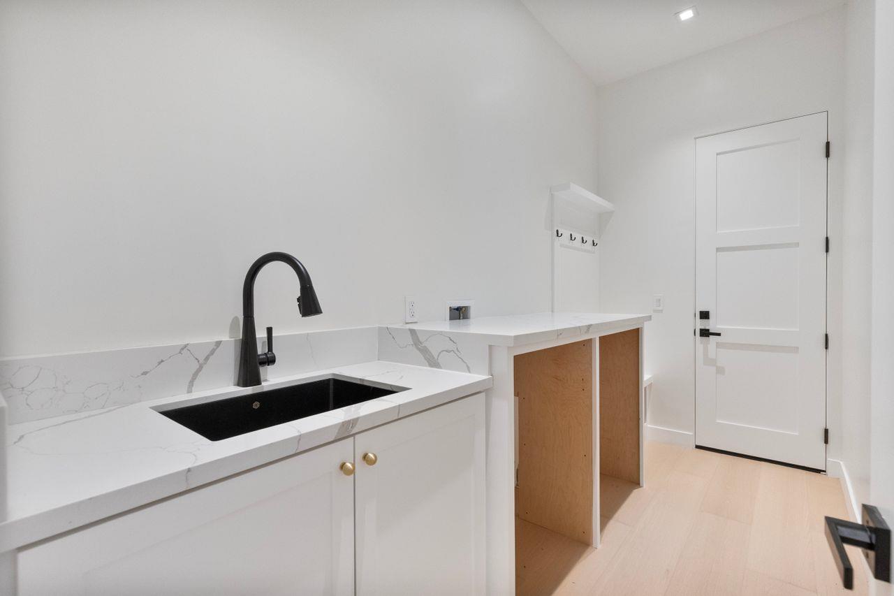 Detail Gallery Image 17 of 86 For 16108 Mays Ave, Monte Sereno,  CA 95030 - 7 Beds | 8/2 Baths