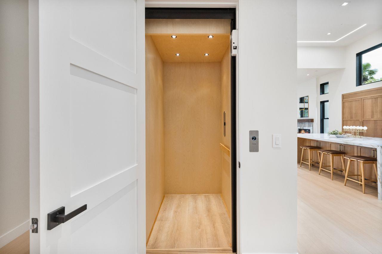 Detail Gallery Image 18 of 86 For 16108 Mays Ave, Monte Sereno,  CA 95030 - 7 Beds | 8/2 Baths