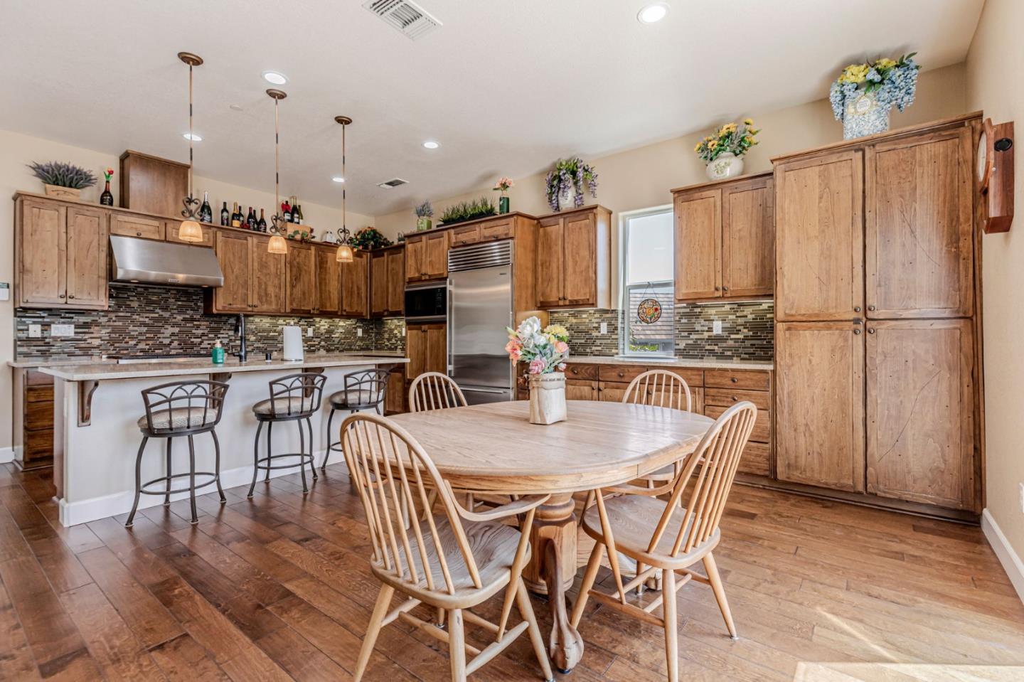 Detail Gallery Image 23 of 86 For 1930 Saffron Ct, Gilroy,  CA 95020 - 4 Beds | 3 Baths