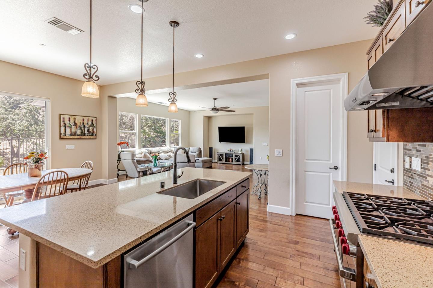 Detail Gallery Image 32 of 86 For 1930 Saffron Ct, Gilroy,  CA 95020 - 4 Beds | 3 Baths