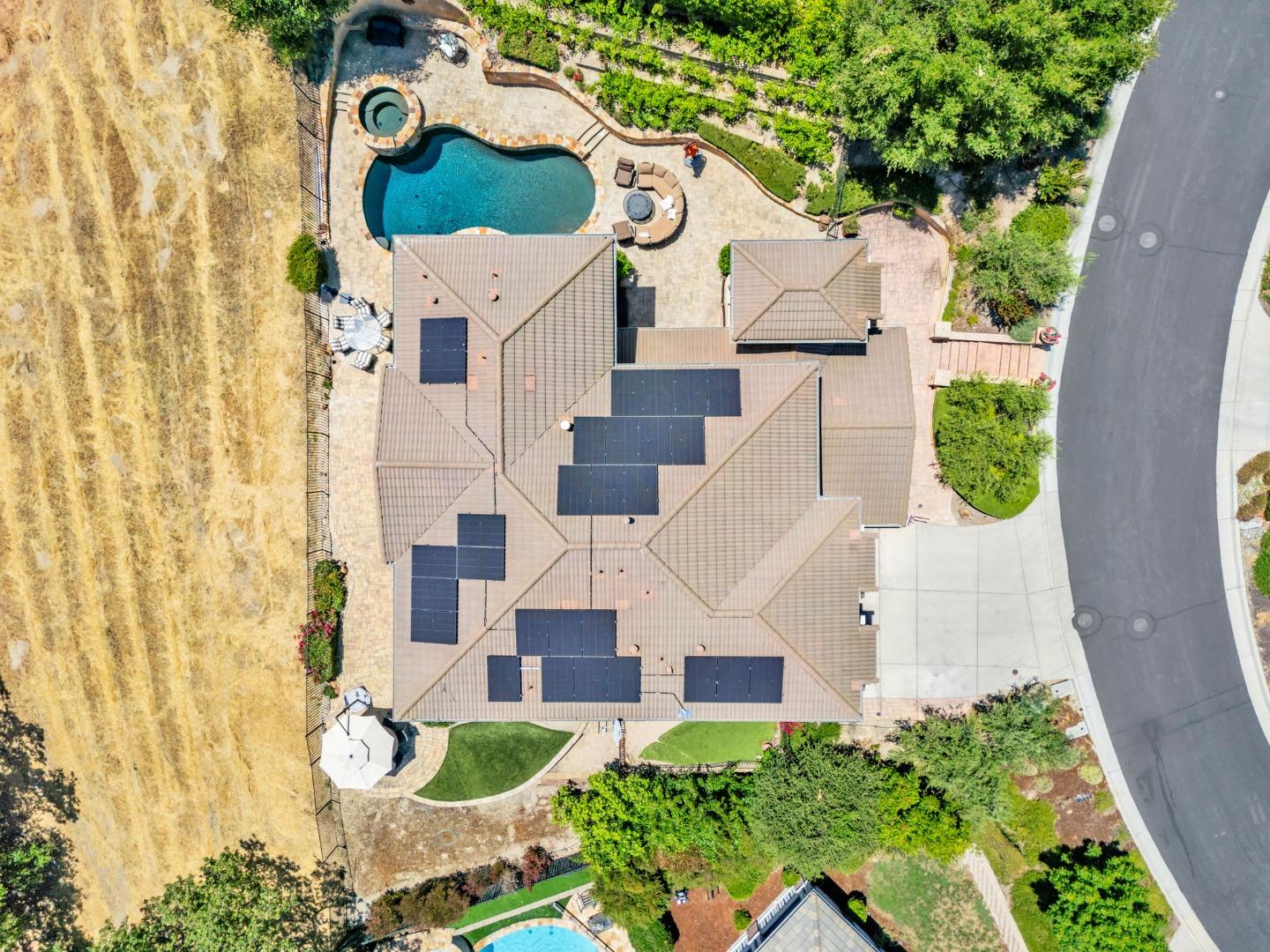 Detail Gallery Image 4 of 86 For 1930 Saffron Ct, Gilroy,  CA 95020 - 4 Beds | 3 Baths
