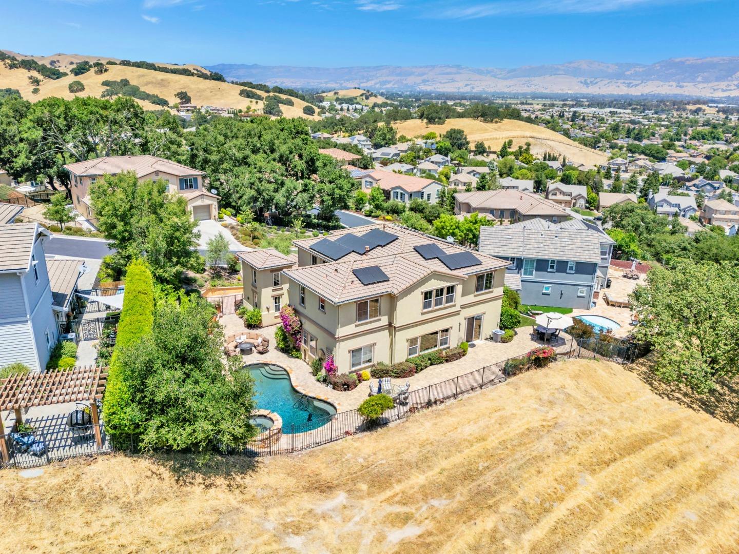 Detail Gallery Image 5 of 86 For 1930 Saffron Ct, Gilroy,  CA 95020 - 4 Beds | 3 Baths