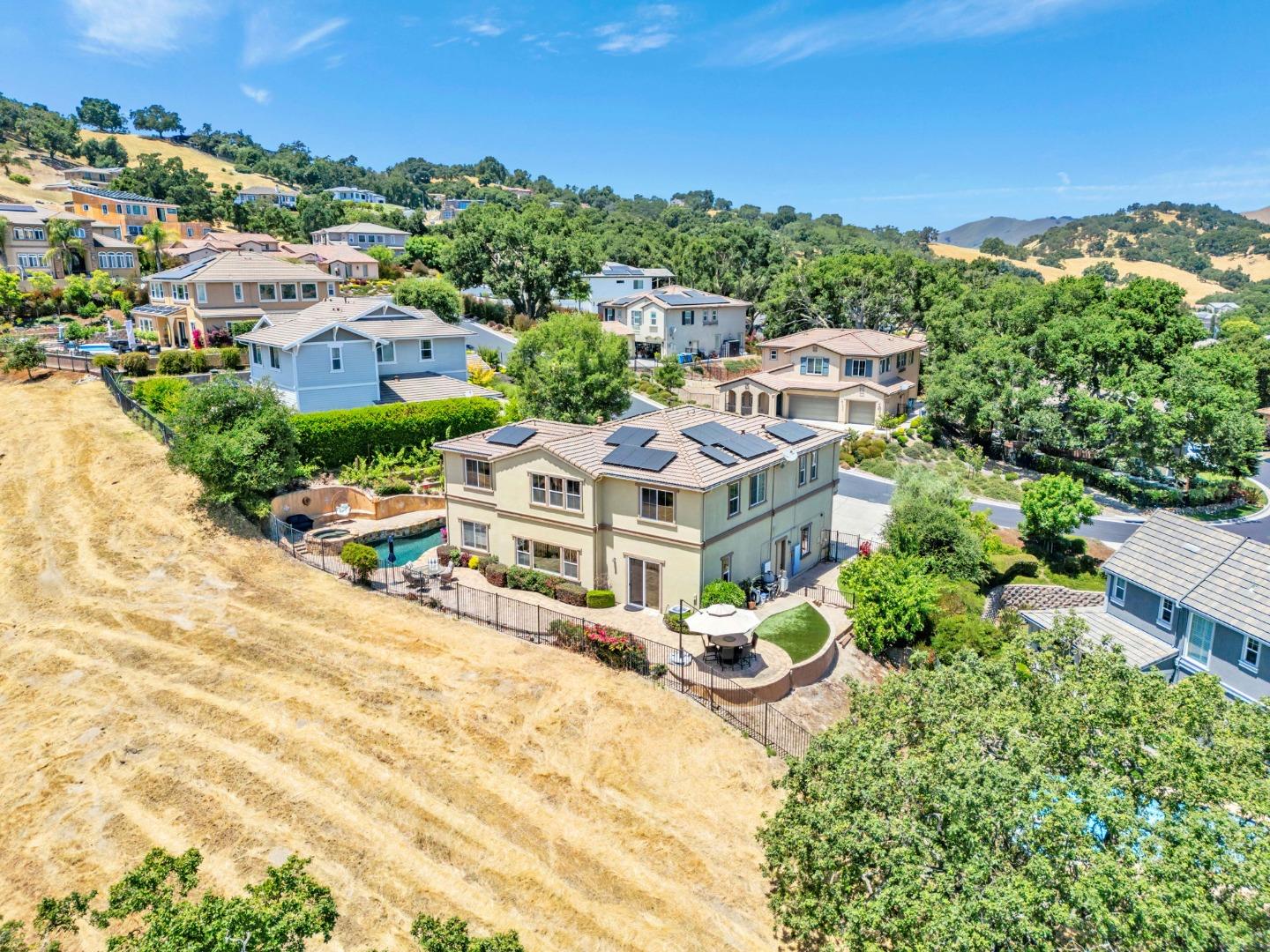 Detail Gallery Image 6 of 86 For 1930 Saffron Ct, Gilroy,  CA 95020 - 4 Beds | 3 Baths