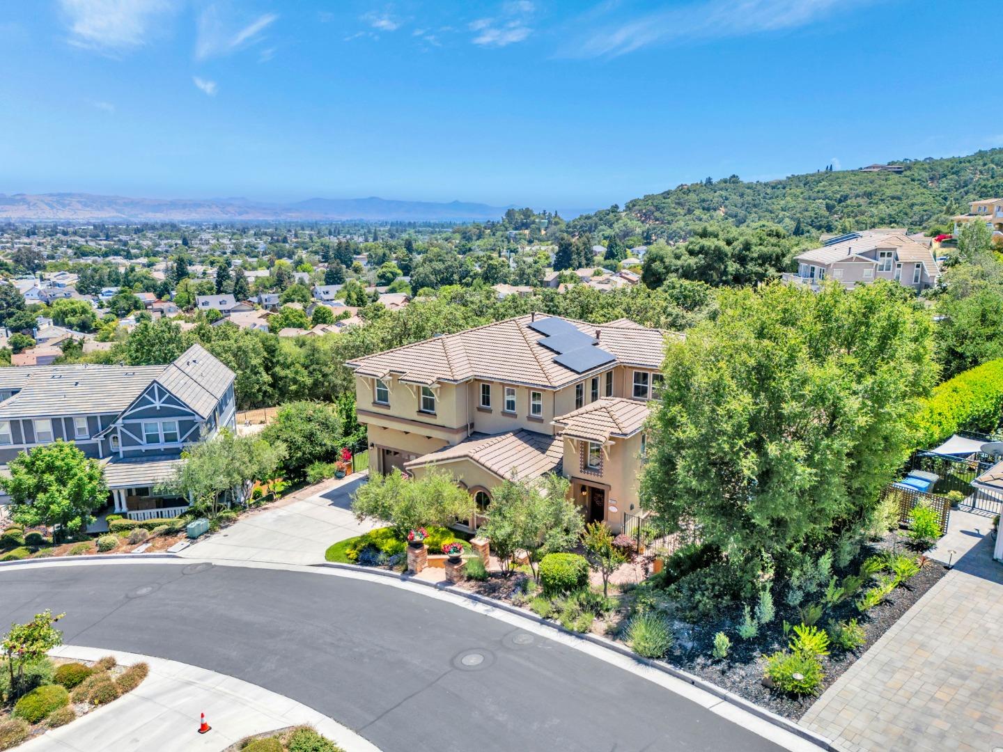 Detail Gallery Image 7 of 86 For 1930 Saffron Ct, Gilroy,  CA 95020 - 4 Beds | 3 Baths