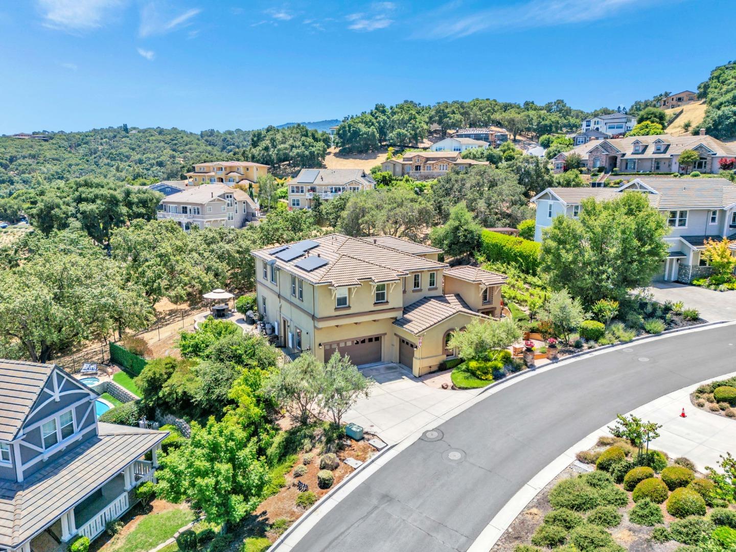 Detail Gallery Image 8 of 86 For 1930 Saffron Ct, Gilroy,  CA 95020 - 4 Beds | 3 Baths
