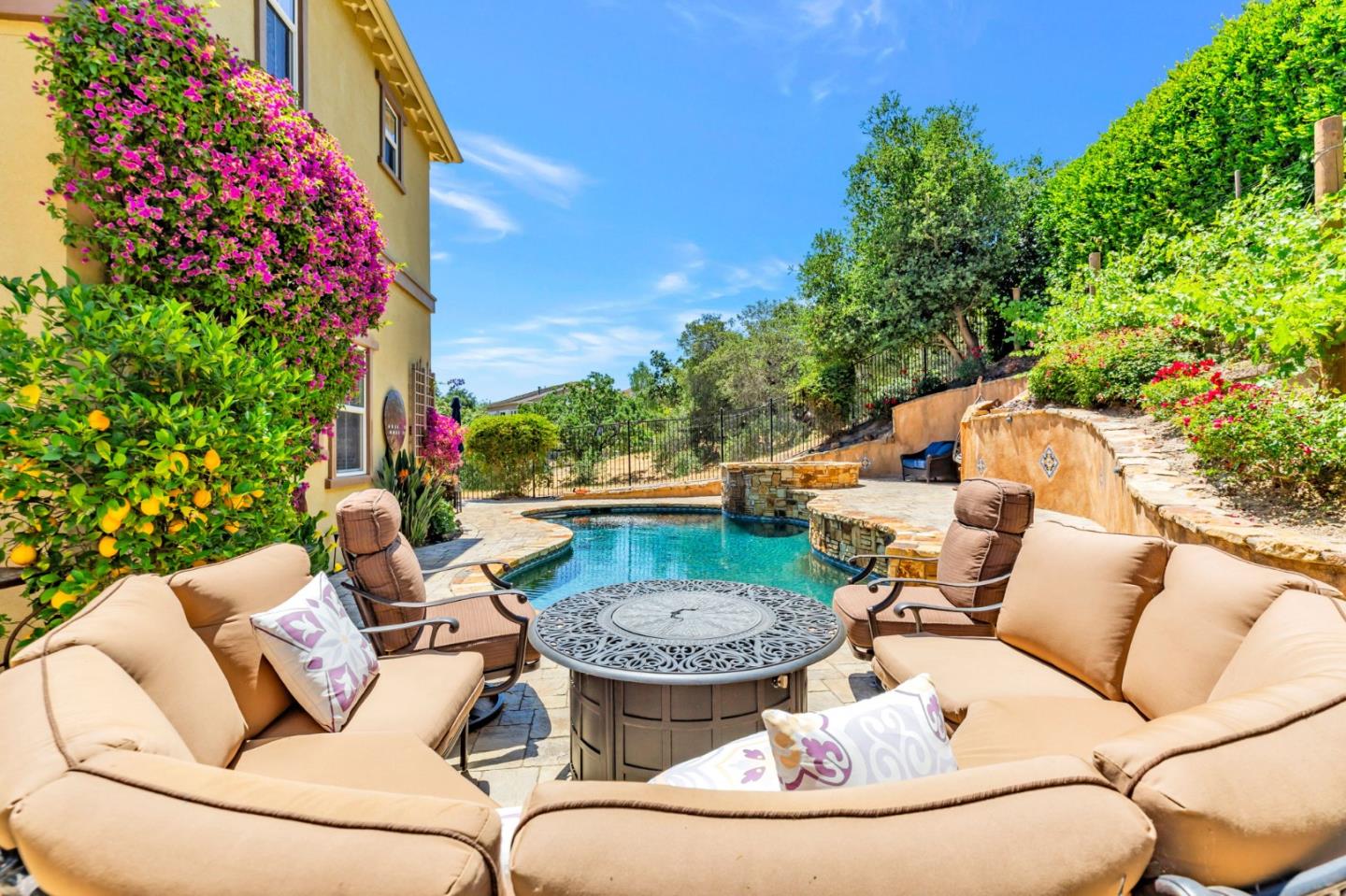 Detail Gallery Image 9 of 86 For 1930 Saffron Ct, Gilroy,  CA 95020 - 4 Beds | 3 Baths