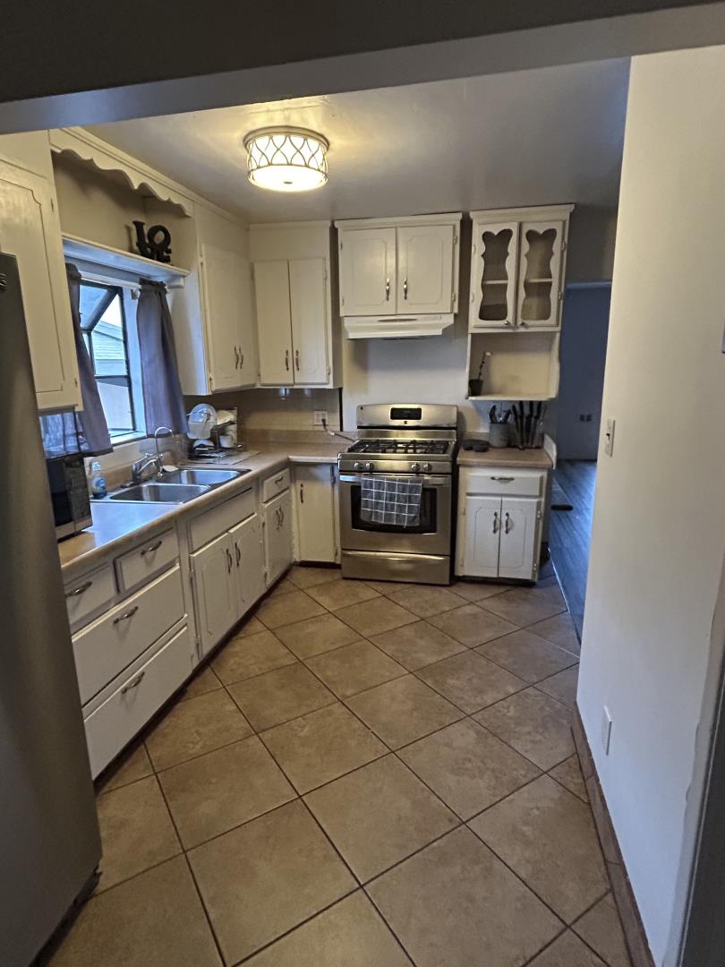 Detail Gallery Image 4 of 7 For 5017 Reynolds St, San Diego,  CA 92113 - 3 Beds | 2 Baths