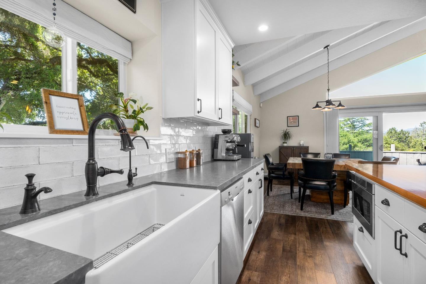 Detail Gallery Image 11 of 69 For 22 Quien Sabe Rd, Scotts Valley,  CA 95066 - 5 Beds | 3 Baths