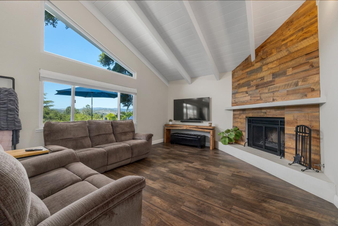 Detail Gallery Image 17 of 69 For 22 Quien Sabe Rd, Scotts Valley,  CA 95066 - 5 Beds | 3 Baths