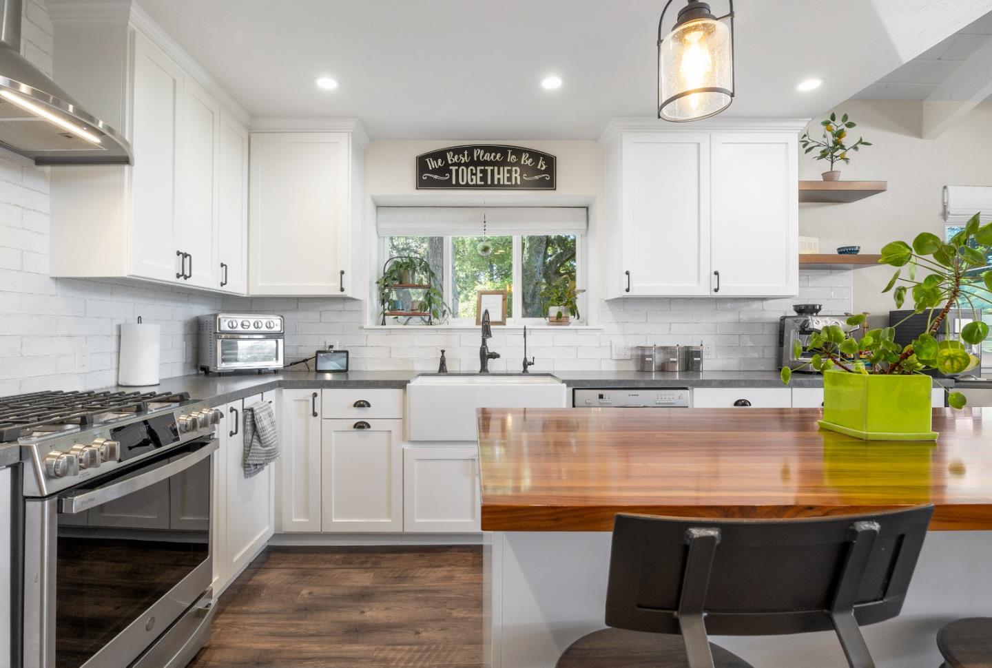 Detail Gallery Image 6 of 69 For 22 Quien Sabe Rd, Scotts Valley,  CA 95066 - 5 Beds | 3 Baths