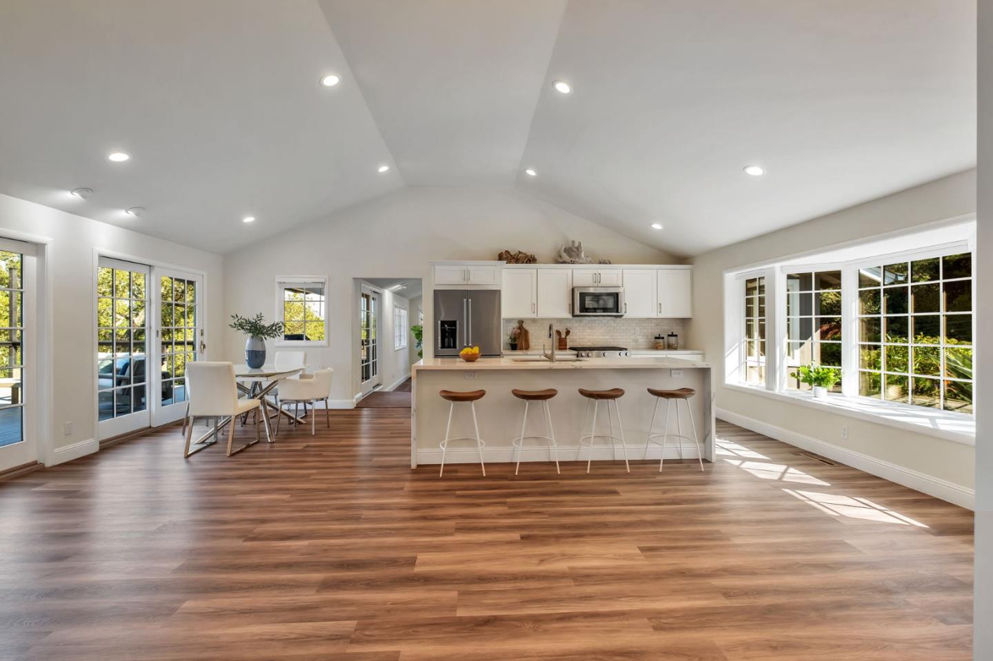 Detail Gallery Image 4 of 44 For 770 Graham Hill Rd, Santa Cruz,  CA 95060 - 3 Beds | 3 Baths