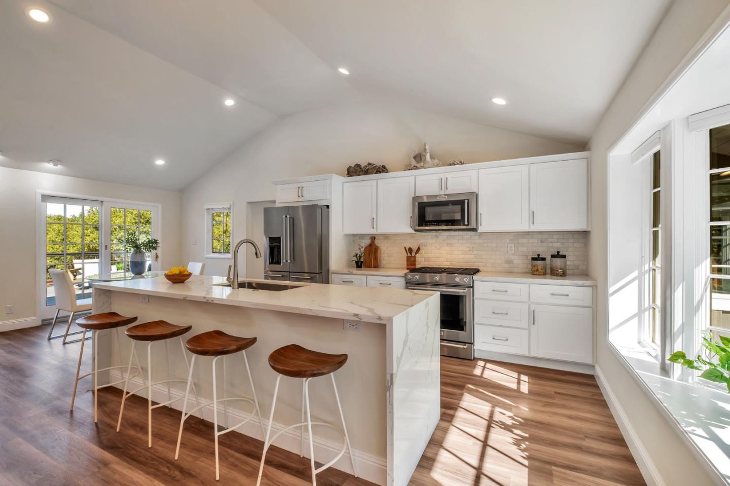 Detail Gallery Image 5 of 44 For 770 Graham Hill Rd, Santa Cruz,  CA 95060 - 3 Beds | 3 Baths