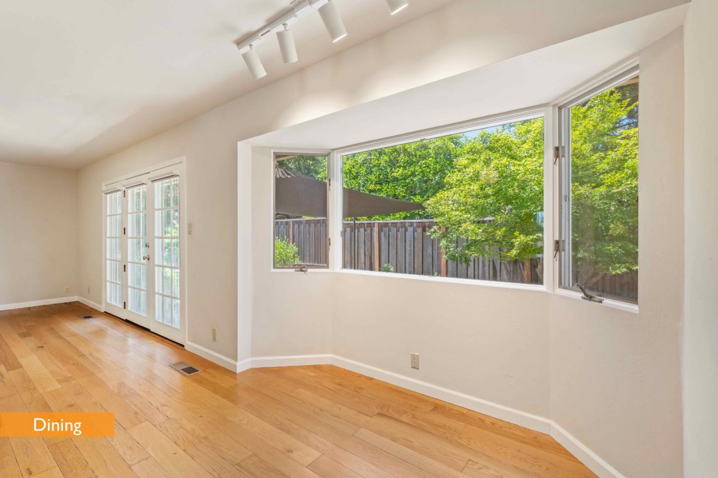Detail Gallery Image 10 of 35 For 1516 Wistaria Ln, Los Altos,  CA 94024 - 4 Beds | 2/1 Baths