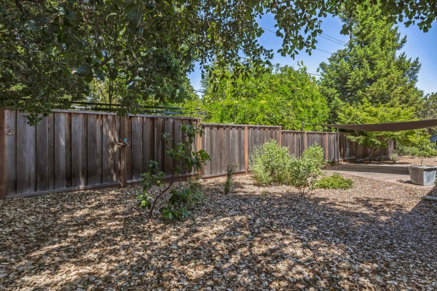 Detail Gallery Image 13 of 35 For 1516 Wistaria Ln, Los Altos,  CA 94024 - 4 Beds | 2/1 Baths
