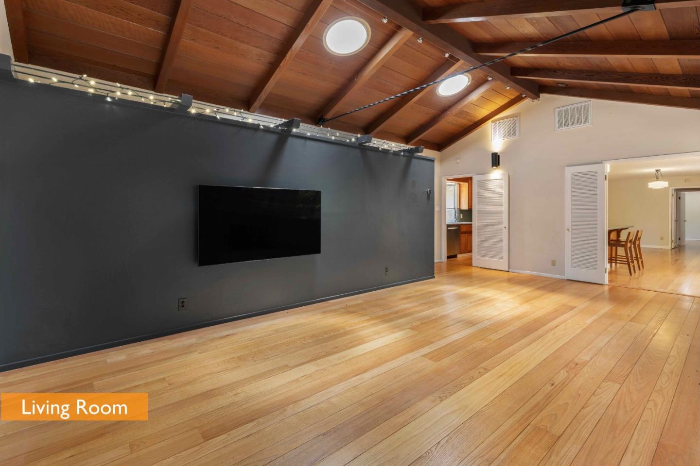Detail Gallery Image 4 of 35 For 1516 Wistaria Ln, Los Altos,  CA 94024 - 4 Beds | 2/1 Baths