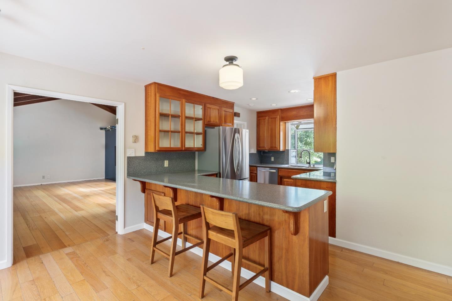 Detail Gallery Image 5 of 35 For 1516 Wistaria Ln, Los Altos,  CA 94024 - 4 Beds | 2/1 Baths