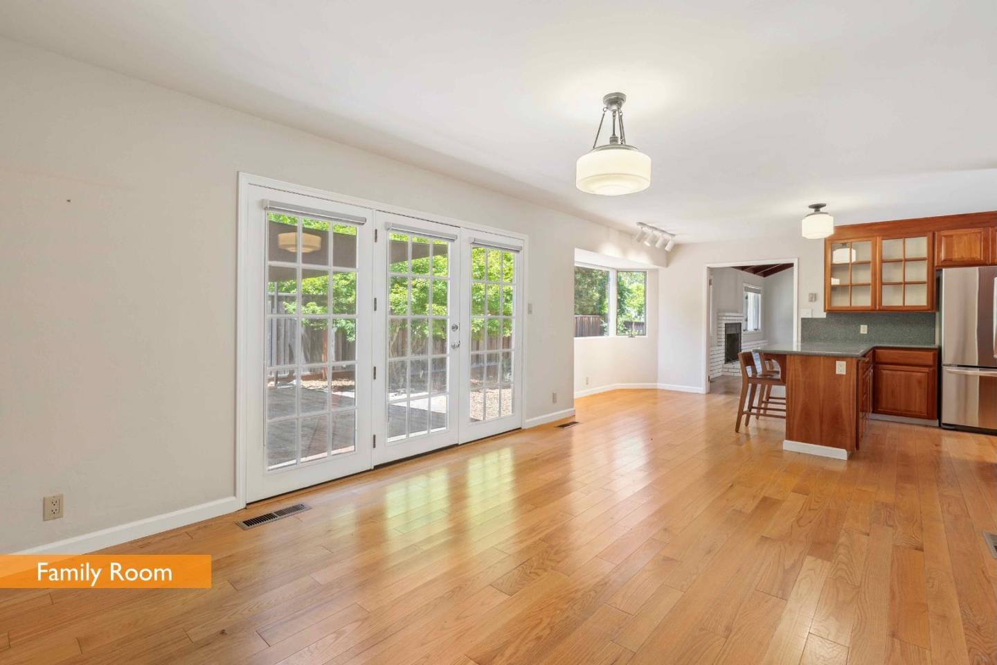 Detail Gallery Image 9 of 35 For 1516 Wistaria Ln, Los Altos,  CA 94024 - 4 Beds | 2/1 Baths