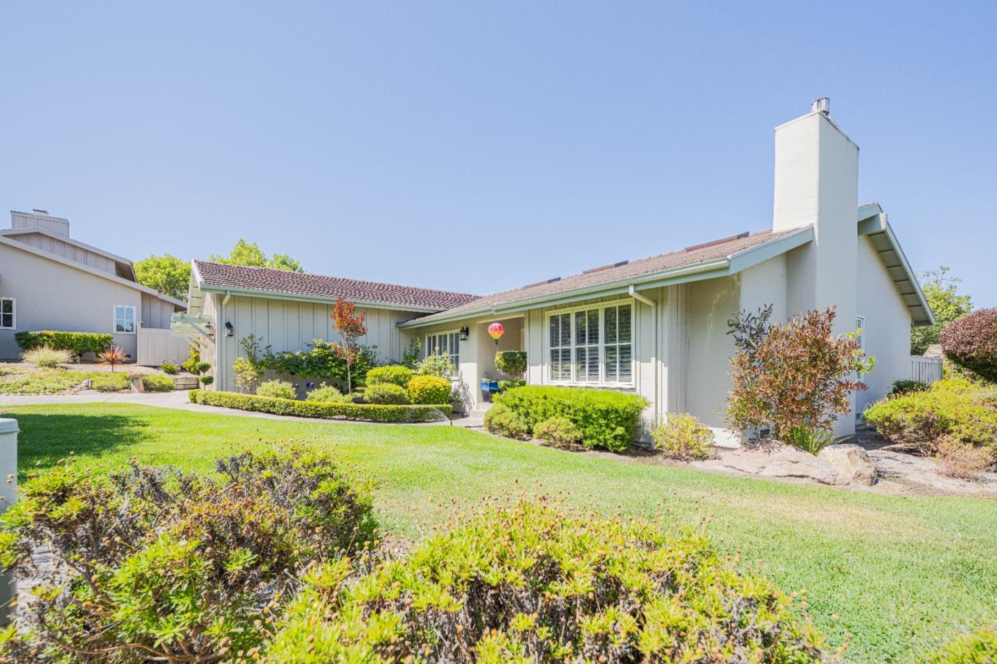 Detail Gallery Image 2 of 68 For 25552 Meadowview Cir, Salinas,  CA 93908 - 3 Beds | 3 Baths