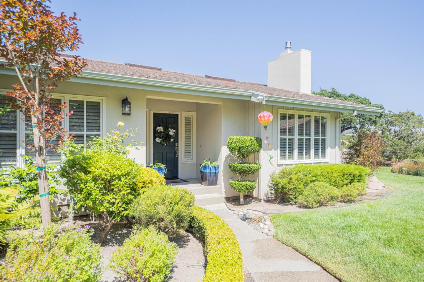Detail Gallery Image 3 of 68 For 25552 Meadowview Cir, Salinas,  CA 93908 - 3 Beds | 3 Baths