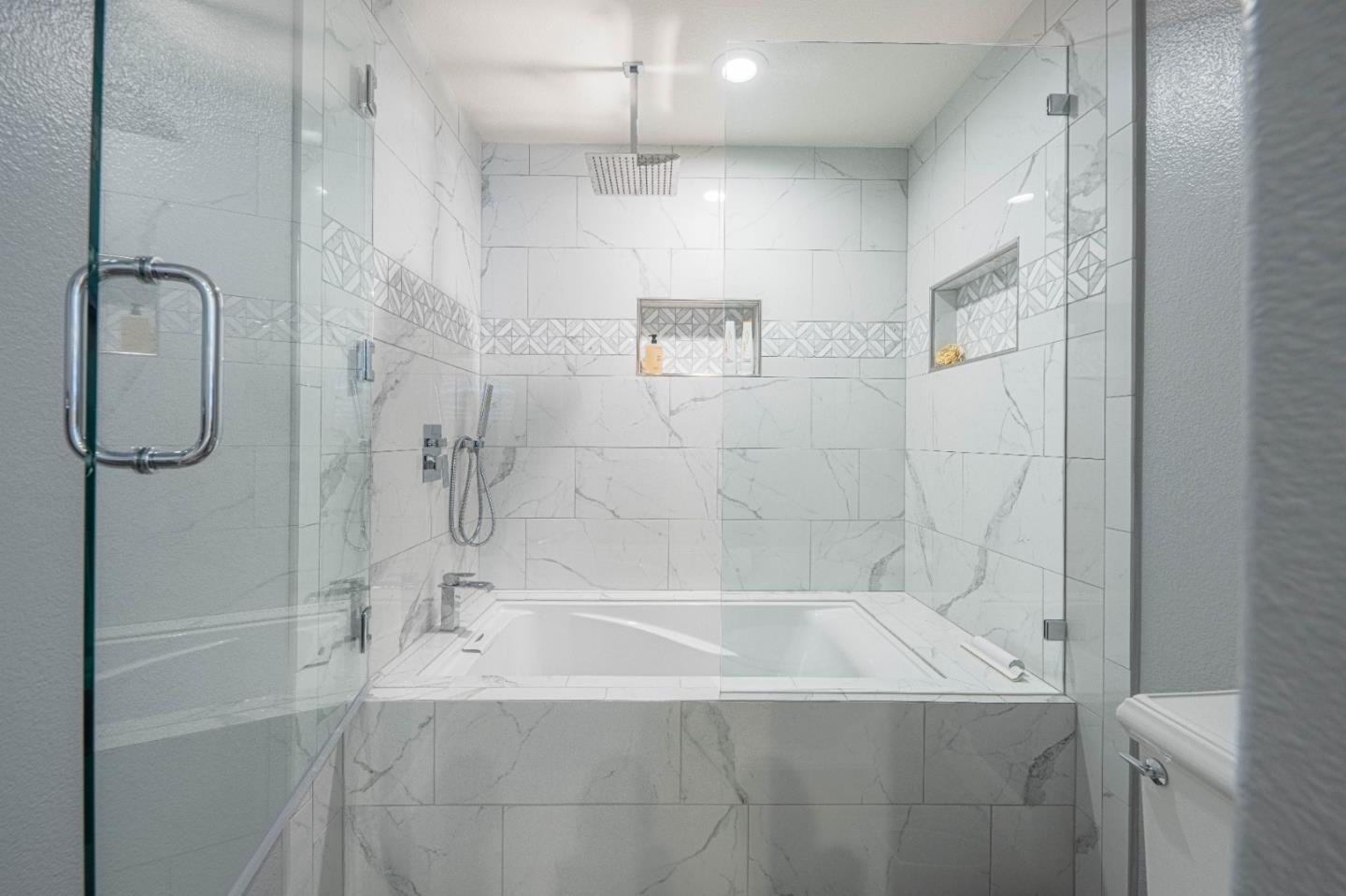 Detail Gallery Image 37 of 68 For 25552 Meadowview Cir, Salinas,  CA 93908 - 3 Beds | 3 Baths
