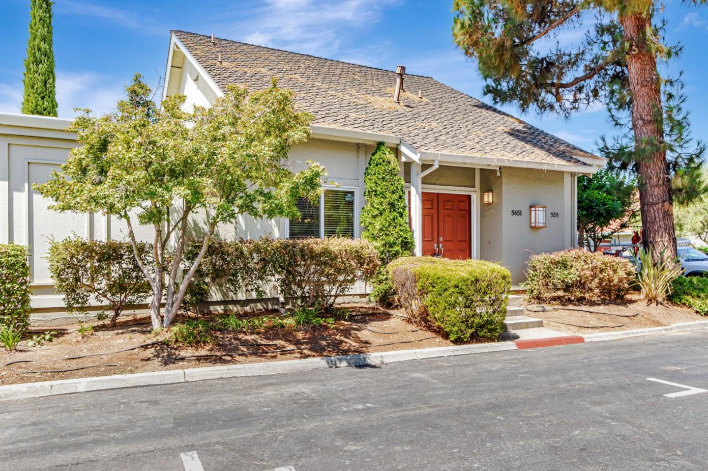 Detail Gallery Image 2 of 47 For 5651 Sunflower Ln, San Jose,  CA 95118 - 3 Beds | 2/1 Baths