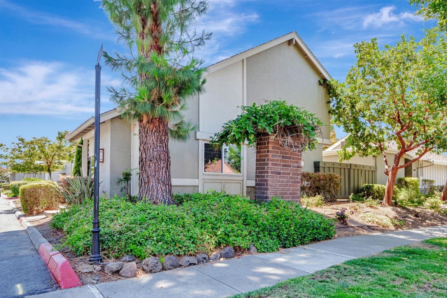 Detail Gallery Image 3 of 47 For 5651 Sunflower Ln, San Jose,  CA 95118 - 3 Beds | 2/1 Baths