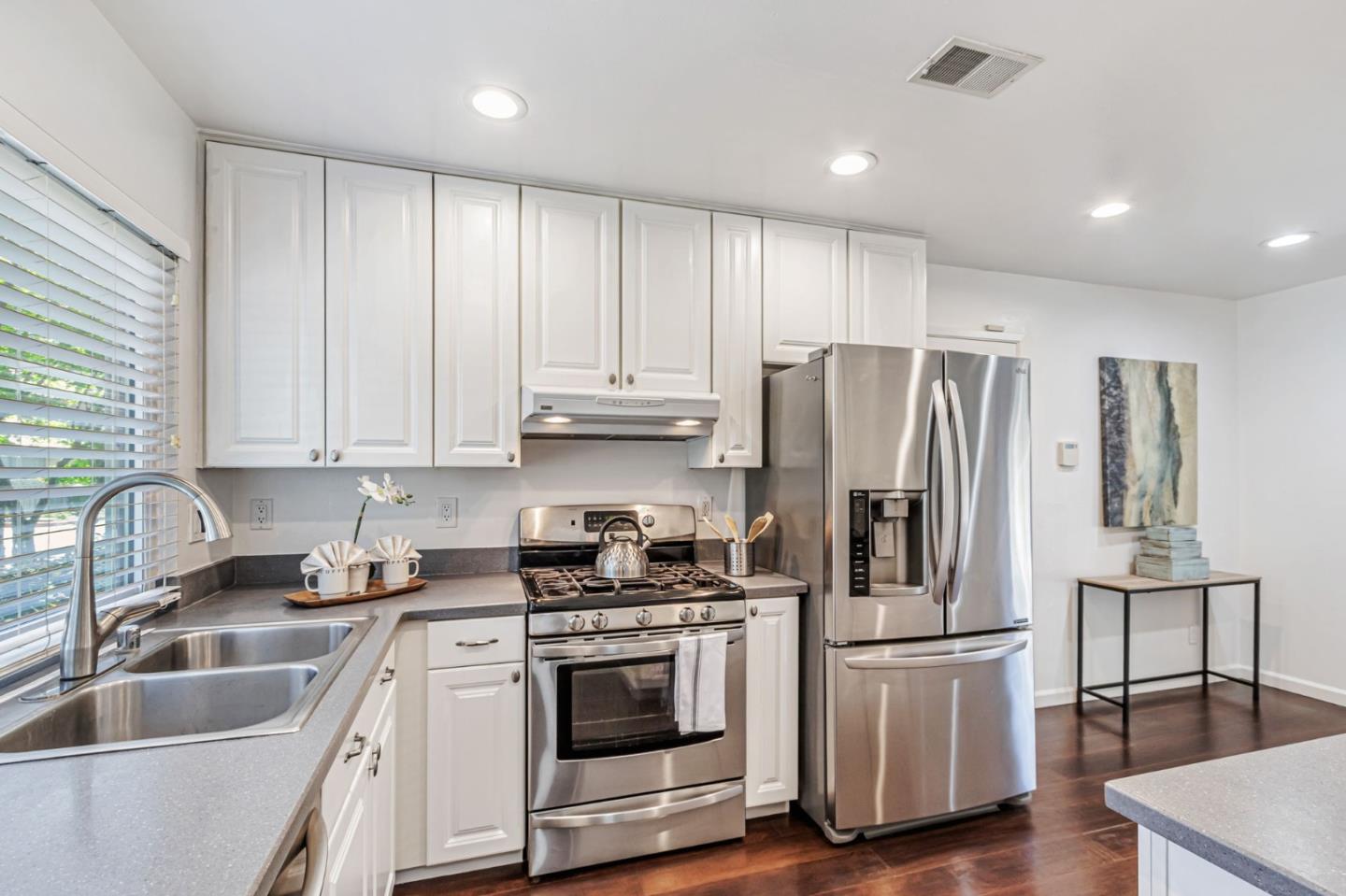 Detail Gallery Image 9 of 47 For 5651 Sunflower Ln, San Jose,  CA 95118 - 3 Beds | 2/1 Baths