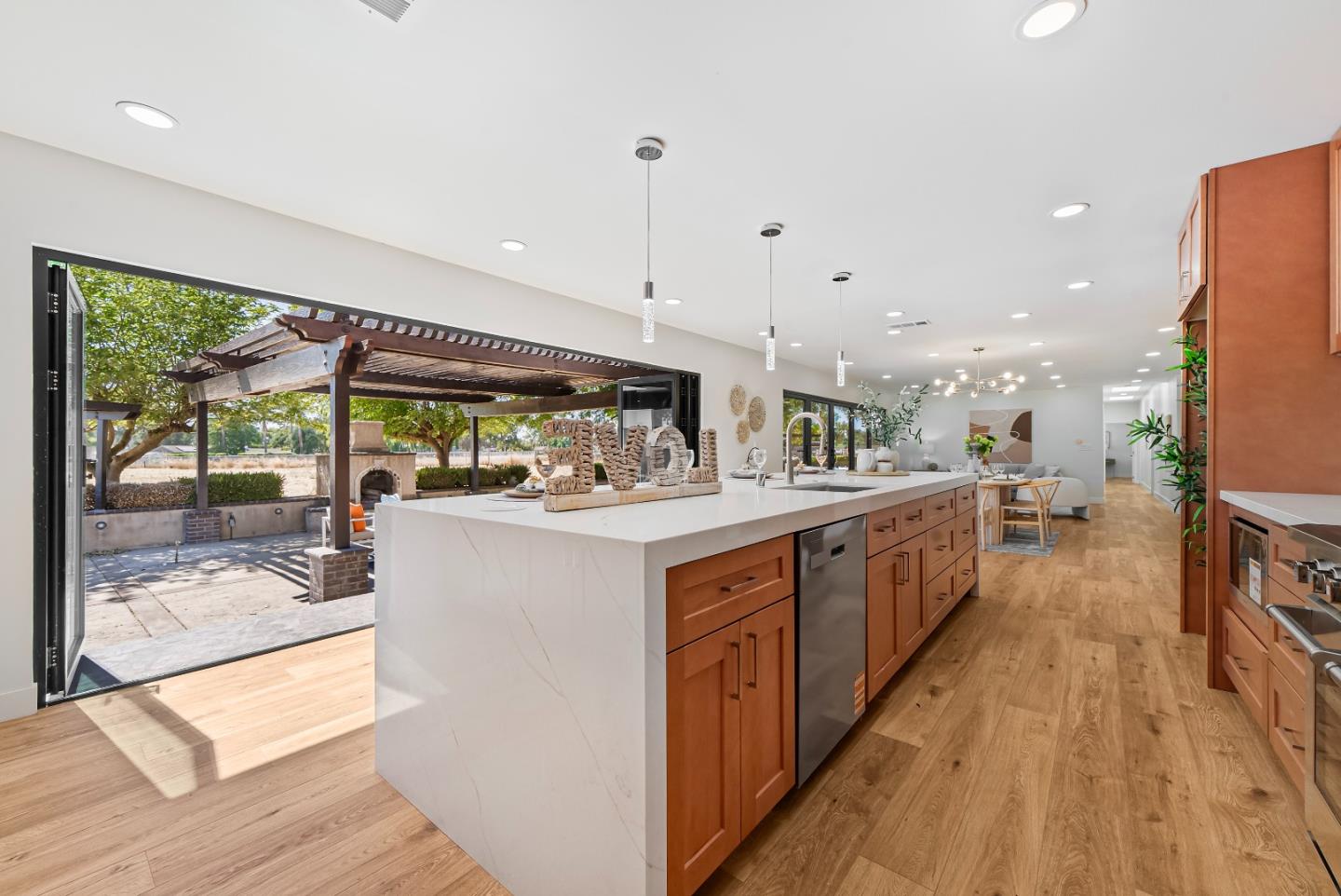Detail Gallery Image 6 of 47 For 12225 Foothill Ave, San Martin,  CA 95046 - 4 Beds | 4/1 Baths