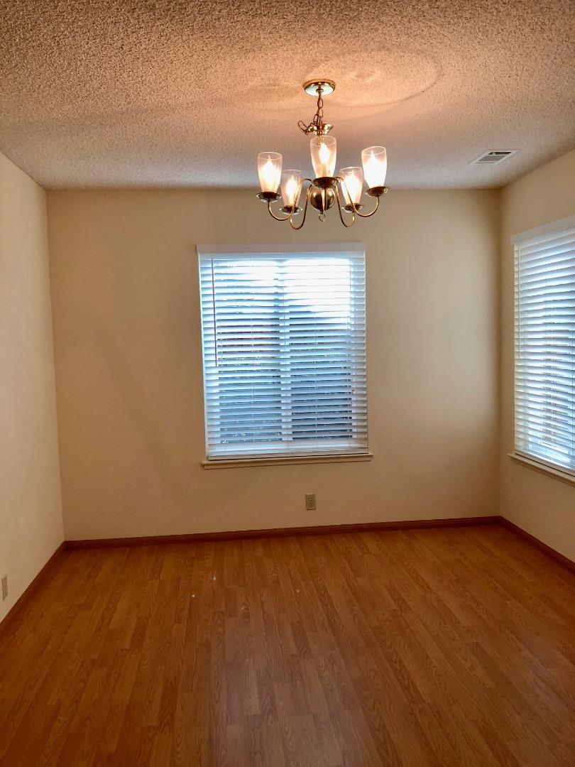 Detail Gallery Image 4 of 13 For 82 Crown Cir, South San Francisco,  CA 94080 - 3 Beds | 2/1 Baths